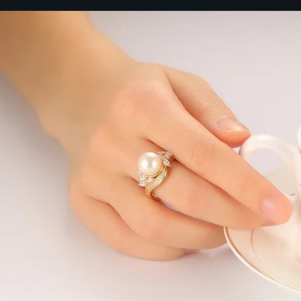 Beautiful Gold Plated Freshwater Pearl and CZ Ring - Picture 2 of 3